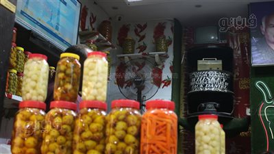 «الطرشي» فاتح الشهية الطبيعي على موائد رمضان.. صاحب أقدم محل بالسيدة زينب: سعر الكيس يبدأ من 20 جنيهًا.. وهذه أشهر الأنواع (فيديو)