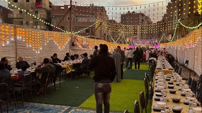 آلاف الصائمين يشاركون في أكبر مائدة إفطار جماعي بالخصوص (صور)