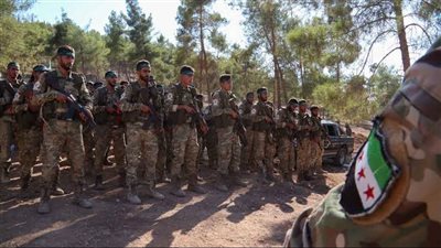 مقتل 4 عناصر من الجيش السوري جراء استهداف حافلة بعبوة ناسفة بدير الزور