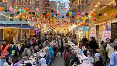 على غرار المطرية، أبناء نجع سعيد بقنا ينظمون مأدبة إفطار بطول الشارع (فيديو)