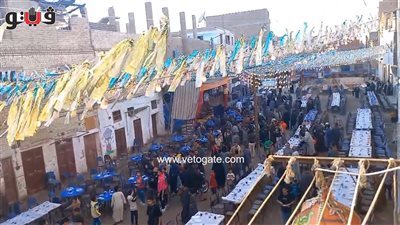 أهالي الوقف ينظمون مائدة إفطار تتسع لـ مئات الأشخاص (فيديو)