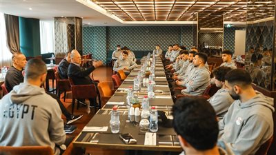 هاني أبو ريدة يجتمع بمنتخب مصر قبل مباراة إثيوبيا في تصفيات المونديال