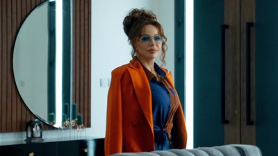 في الحلقة 21 من المسار، سوزان نجم الدين تتوغل داخل عائلة صقر