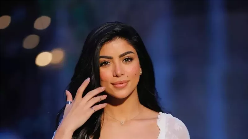 كارولين عزمي