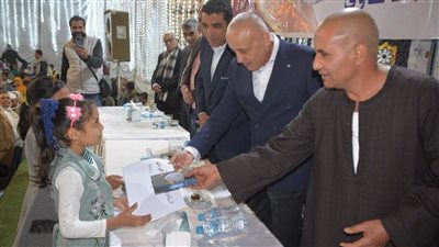 محافظ الأقصر يكرم 250 طفلا من حفظة القرآن الكريم بقرية البعيرات (صور)