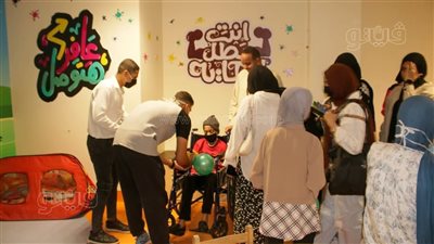 طلاب جامعة طيبة التكنولوجية يدعمون مرضى السرطان بأورام الأقصر