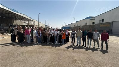 طلاب صناعات الخشبية بجامعة طيبة يواصلون تدريباتهم بحاضنة الأقصر الحرفية