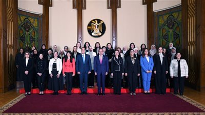 السيسي يوجه الحكومة بمواجهة كافة أشكال العنف ضد المرأة وتوفير بيئة آمنة تحمى حقوقها