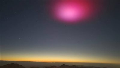 ربطوها بيوم القيامة، ظهور سحابة حمراء فوق جبل موسى يثير المخاوف والعلماء يكشفون السر