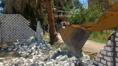 إزالة 13 حالة تعدي على الأراضي الزراعية وأملاك الدولة في قنا