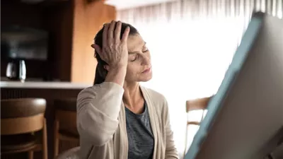  لماذا تشعر بالصداع في الجانب الأيمن من الرأس؟ 