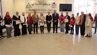 كلية الآداب بجامعة عين شمس تحتفل بيوم الأم المثالية والأب المثالي