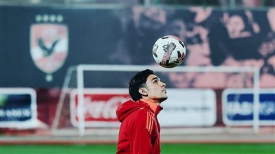 صفحة الأهلي تستعرض مهارات أشرف بن شرقي 