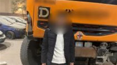 القبض على قائد سيارة نقل تسبب فى سقوط حجارة على الطريق بحدائق القبة