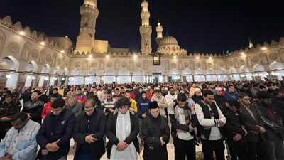 يلتمسون ليلة القدر في تضرع وخشوع، الجامع الأزهر كامل العدد بالمصلين (صور)