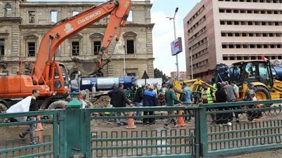 القاهرة تعلن الانتهاء من إصلاح كسر ماسورة مياه بباب الخلق