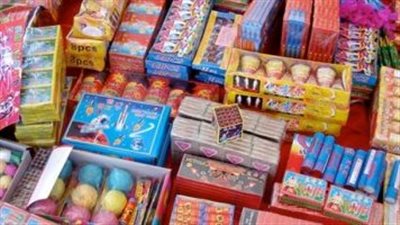 ضبط ثلاثة أشخاص بالجيزة يديرون ورشًا لتصنيع الألعاب النارية بحوزتهم 850 قطعة