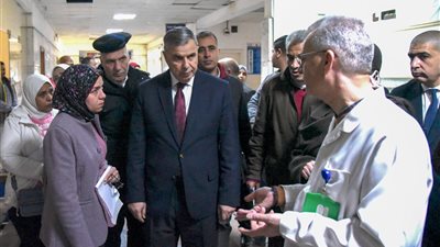 إقالة مدير مستشفى شرق الإسكندرية بعد زيارة مفاجئة للمحافظ