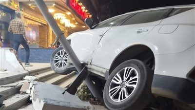 سائق ونش يصطدم بـ 3 سيارات في حدائق الأهرام (صور)