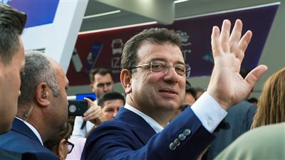 محكمة تركية تقضي بسجن رئيس بلدية إسطنبول بتهم فساد