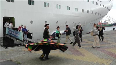 ميناء الإسكندرية يستقبل 1700 راكب على متن سفينتين سياحيتين 