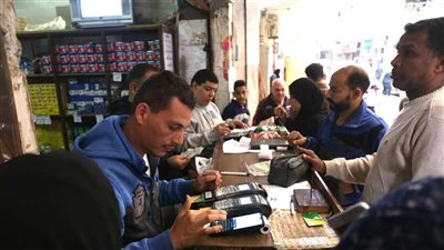 التموين تتابع صرف الدعم الإضافي على البطاقات