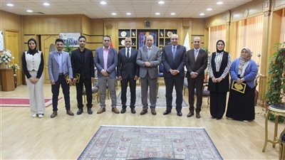 رئيس جامعة المنصورة يُكرّم فريق الحفريات الفقارية لاكتشافه جنسا جديدا من الثدييات المفترسة