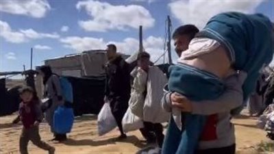 أصوات بكاء وذعر، مقطع مؤلم يوثق نزوح أهل غزة من تل السلطان (فيديو) 