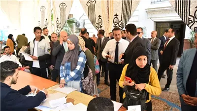 توجيه عاجل من وزير الصحة لتخفيف تكدس المواطنين والزحام بالمعامل المركزية