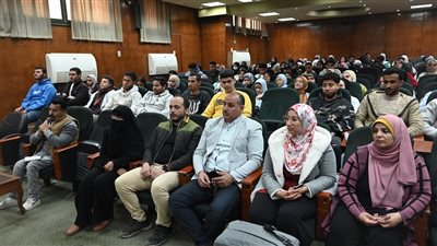 كلية الخدمة الاجتماعية بالفيوم تنظم ندوة بعنوان 