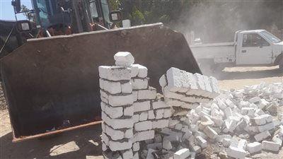 محلية القرنة غرب الأقصر تزيل 4 حالات تعد علي أراضي أملاك الدولة