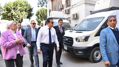 تطورات تجديد مبنى التراخيص الطبية والمعامل المركزية بعد حادث الحريق.. خطة لإصلاح التلفيات وتسهيلات لتقديم الخدمات للمواطنين.. وتشكيل لجان بالمحافظات لتخفيف الزحام بالقاهرة