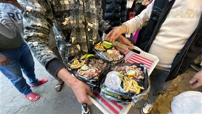 رنجة وفسيخ، حكاية أغرب مائدة إفطار في الدرب الأحمر (فيديو وصور)