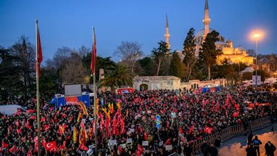 تظاهرات حاشدة في تركيا احتجاجا على اعتقال أكرم أوغلو