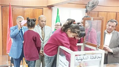 وكيل تعليم الدقهلية يشهد القرعة العلنية للفائزين بالمسابقة الرمضانية 