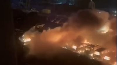 مجهول يتسبب في احتراق 22 سيارة بـ فلاديفوستوك الروسية (فيديوهات)