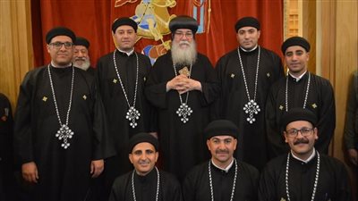  الأنبا مكاريوس يرسم كهنة جددا في إيبارشية المنيا