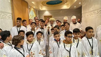  الأنبا مرقس يمنح 