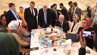 وزير التعليم العالي خلال لقائه الطلاب الوافدين: تسهيل إجراءات التقديم والتسجيل عبر منصة «ادرس في مصر».. والجامعات تقدم برامج دراسية حديثة وتمنح شهادات مزدوجة 