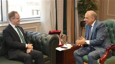  محمود عصمت: نستهدف زيادة مشاركة الشركات البريطانية في مشروعات الكهرباء