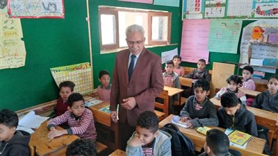 وكيل التعليم بالإسماعيلية يتابع انتظام العمل بالمدارس ويحذر من الغياب (صور)