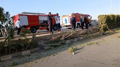 حريق يلتهم سيارة بعد اصطدامها بعمود إناره تقودها فتاة بالتجمع 