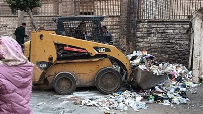 بعد جولة محافظ الدقهلية.. حملة نظافة مكبرة بشوارع المستشفى العام بالمنصورة 