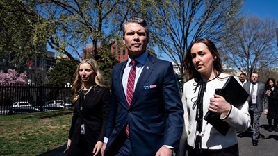 صحفي مخادع وسيئ السمعة، وزير الدفاع الأمريكي يهاجم بطل فضيحة تسريب خطة ضرب الحوثيين