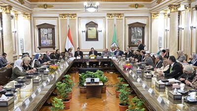 مجلس جامعة القاهرة يستعرض تفاصيل بدء الدراسة بالجامعة الأهلية.. يوافق على عمل 14 كلية أكتوبر المقبل.. ويقر فتح باب التسجيل المبكر للالتحاق بكليات وبرامج القطاع الطبي والهندسي والعلوم الأساسية
