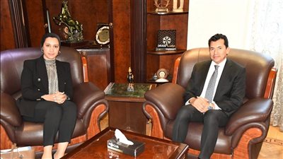 وزير الرياضة يستقبل عضو اللجنة الأولمبية الدولية لبحث تعزيز التعاون