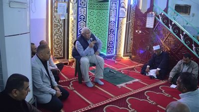  محافظ الوادي الجديد يلتقي المواطنين بمسجد البساتين الكبير بالخارجة 