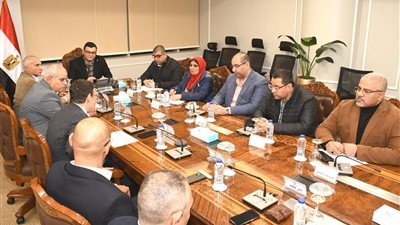 وزير الإسكان يستعرض ملفات العمل وأوجه التعاون بين الوزارة وبنك التعمير والإسكان