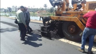  رصف المدخل الرئيسي بقرية الركابية في محافظة دمياط