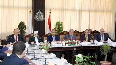 محافظ الشرقية يُشارك فى اجتماع مجلس جامعة الزقازيق 